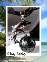 Silver Sea - Collier Dauphins Arutua / Pendentif Argent Rhodié 925 (1.99g) Perle Ronde de Tahiti Gravée Dauphin 13.85mm/C Gris/Noirs / Cordons Noirs (photos contractuelles)